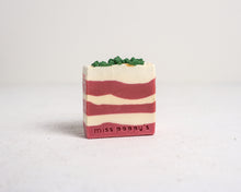 Lade das Bild in den Galerie-Viewer, Miss Poppy's | Seife | Christmas Spice