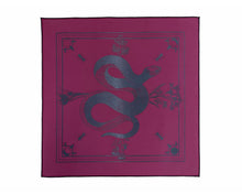 Lade das Bild in den Galerie-Viewer, BugLady Altartuch