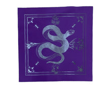 Lade das Bild in den Galerie-Viewer, BugLady Altartuch