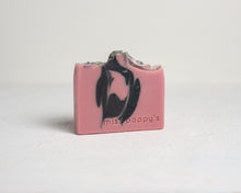 Lade das Bild in den Galerie-Viewer, Miss Poppy's | Seife | Chuck Raspberry
