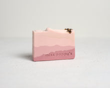 Lade das Bild in den Galerie-Viewer, Miss Poppy's | Seife | Blush