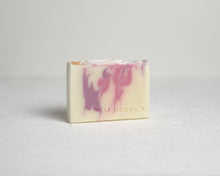 Lade das Bild in den Galerie-Viewer, Miss Poppy's | Seife | Cherry Flower Power