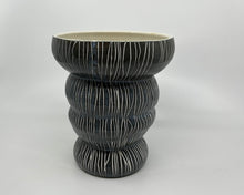 Lade das Bild in den Galerie-Viewer, Lahfab | Vase | Black Nr. 2
