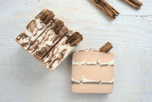 Lade das Bild in den Galerie-Viewer, Miss Poppy's | Seife | Cinnamon Bun