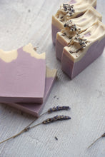 Lade das Bild in den Galerie-Viewer, Miss Poppy's | Seife | Juicy Lavender