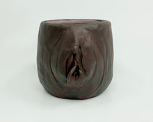 Lade das Bild in den Galerie-Viewer, Baba Jaga Pflanzentopf Maja