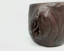 Lade das Bild in den Galerie-Viewer, Baba Jaga Pflanzentopf Maja