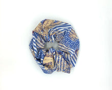 Lade das Bild in den Galerie-Viewer, BugLady x Lui Luis Scrunchies