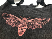 Lade das Bild in den Galerie-Viewer, BugLady x Lui Luis Stofftasche