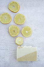 Lade das Bild in den Galerie-Viewer, Miss Poppy's | Seife | Lemonade