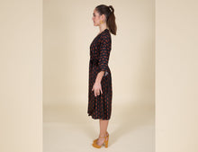 Lade das Bild in den Galerie-Viewer, Lui Luis | Wickelkleid "Red Bug" von Lui Luis Loves Bugs