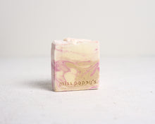 Lade das Bild in den Galerie-Viewer, Miss Poppy&#39;s | Seife | Salted Grapefruit
