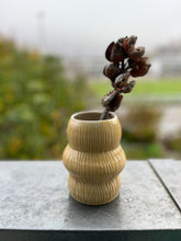 Lade das Bild in den Galerie-Viewer, Lahfab | Vase | Deep Yellow Nr. 21
