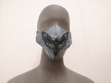 Lade das Bild in den Galerie-Viewer, Baumwollmaske - Totenkopfschwärmer
