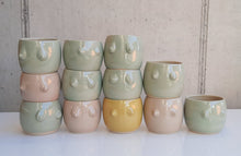 Lade das Bild in den Galerie-Viewer, danci ceramics | Brusttasse | verschiedene Farben
