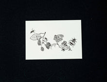 Lade das Bild in den Galerie-Viewer, Buglady | Postkarten | Spring
